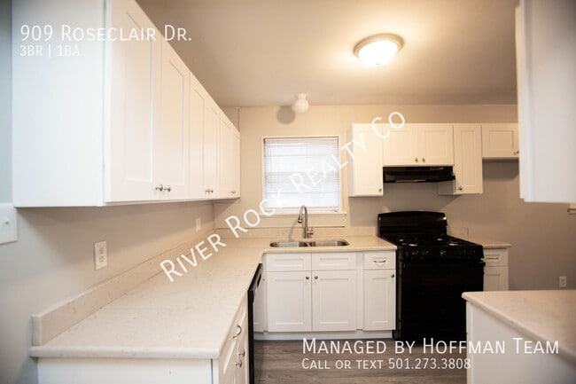 Building Photo - 909 Roseclair Dr