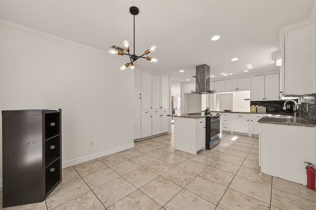 Building Photo - 11414 Meadow Lake Dr