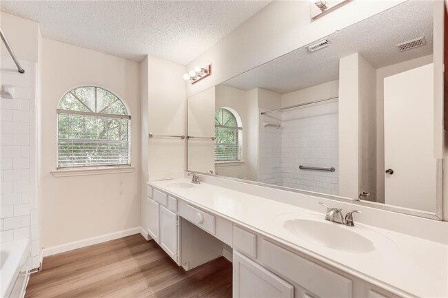 Building Photo - 2338 Bent River Dr