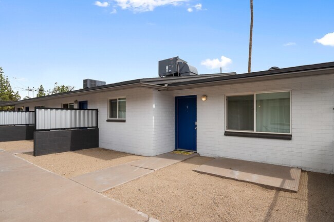 Building Photo - Charming 2BR Home with Private Backyard - ...