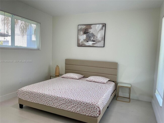 Building Photo - 5352 Orduna Dr