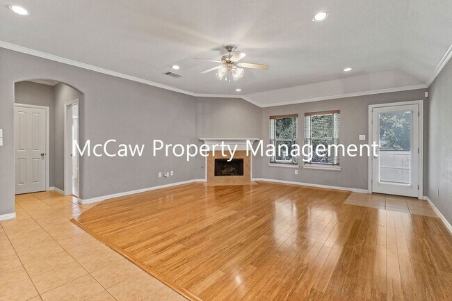 Building Photo - 604 Creekside Dr