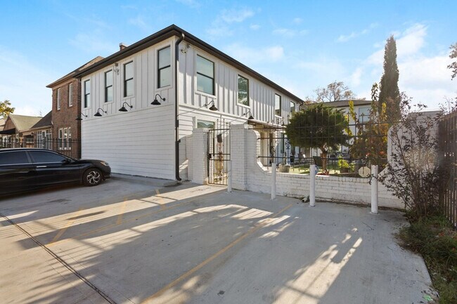 Building Photo - 2620 Arbor St