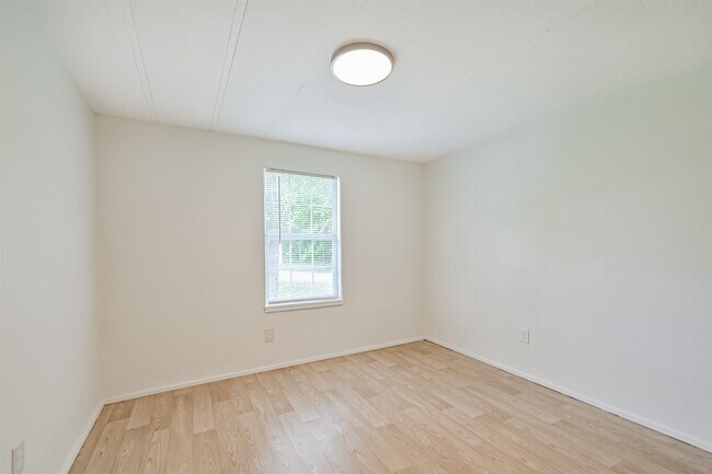 Building Photo - 1749 Max Rd