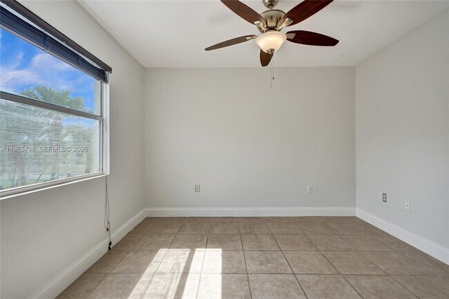 Building Photo - 4600 SW 67th Ave