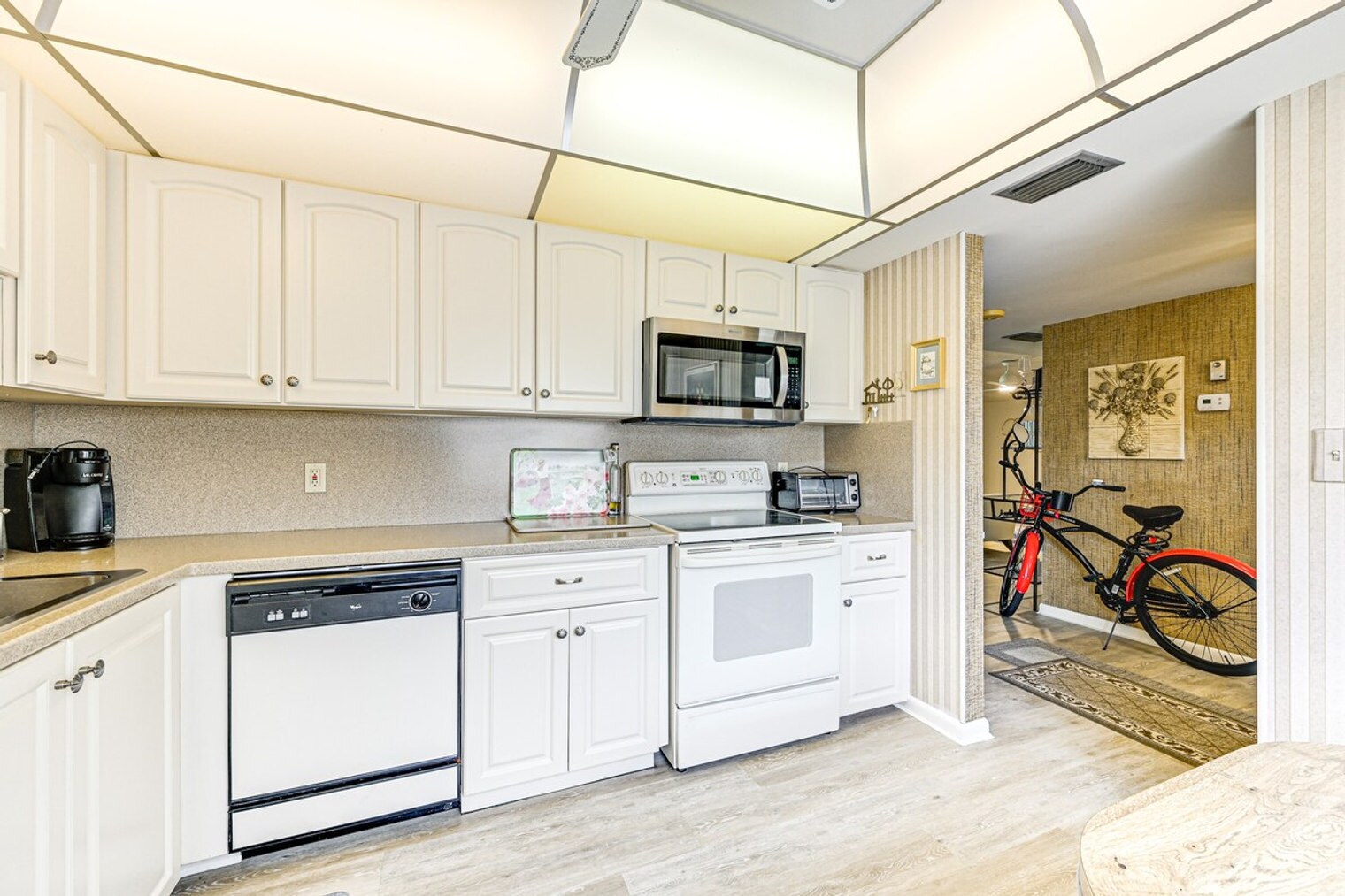 Building Photo - 432 Teryl Rd