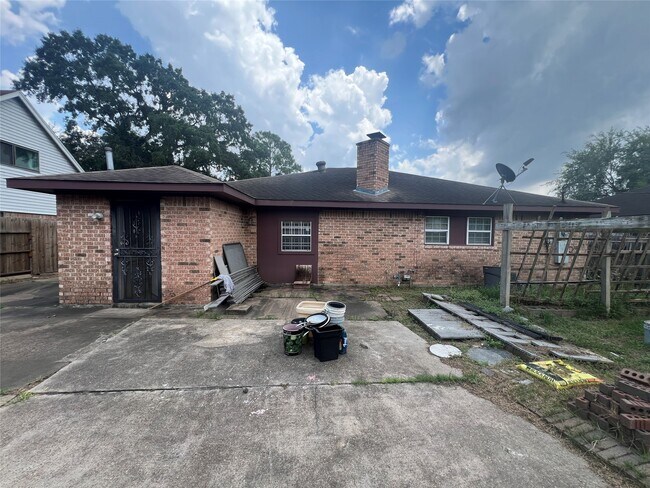 Building Photo - 7026 Lacy Hill Dr