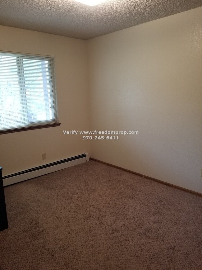 Building Photo - Lots of space in this 3 Bedroom 2.5 Bath Ridges Duplex