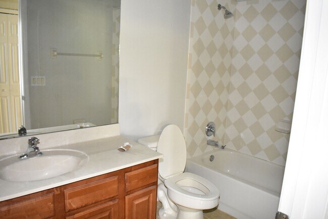 Building Photo - 2415 Sabastian St