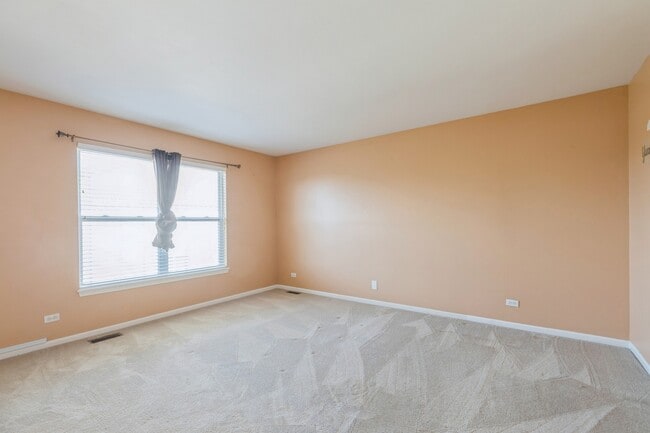 Building Photo - 7 Lake Plumleigh Ct
