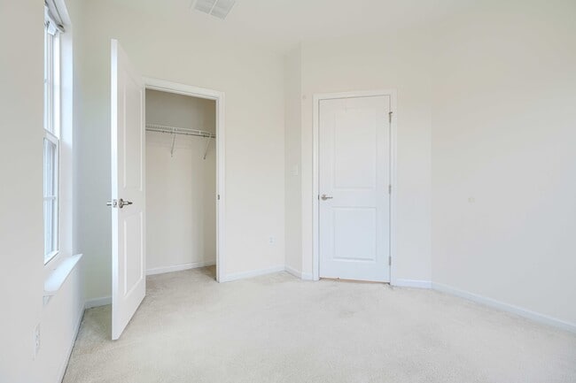 Building Photo - 7403 Wild Honey Way