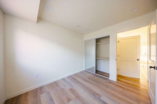Building Photo - LUXURY in Prime Culver City