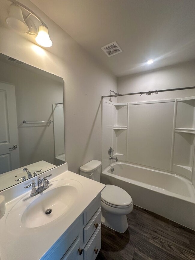 Building Photo - Village Oaks Townhome 3bed/2.5Bath