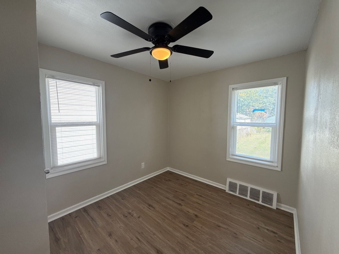 Building Photo - This beautifully updated 3-bedroom, 1-bath single-family home is ready for move-in!