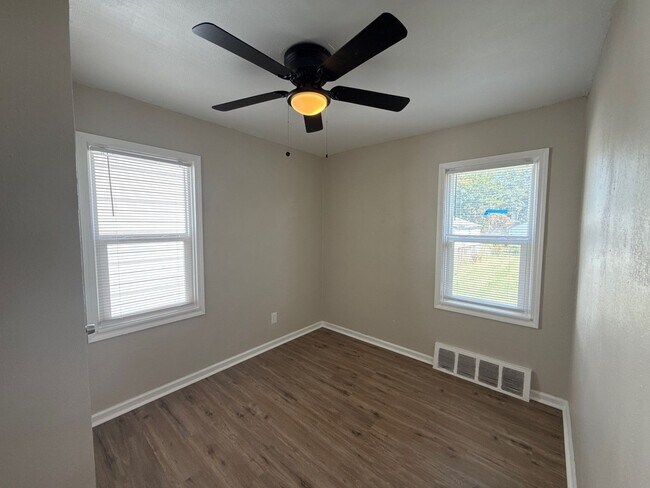 Building Photo - Renovated 3-Bedroom Home – Move-In Ready!