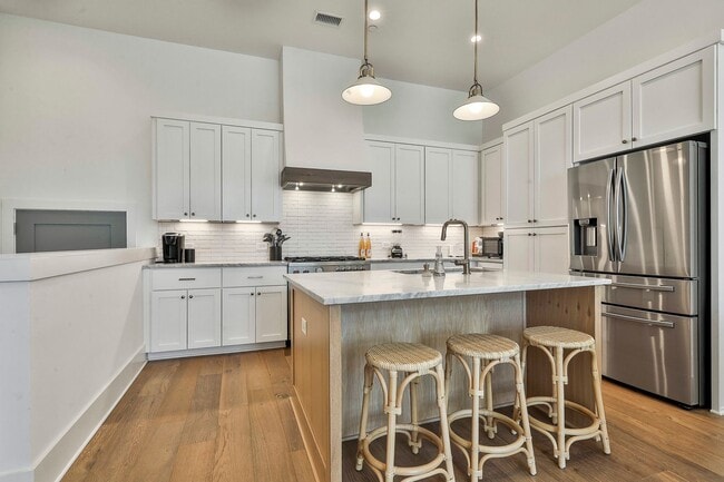 Building Photo - Fully Furnished Trilith Townhome with Larg...