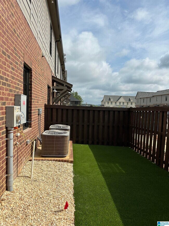 Building Photo - 1125 WINDSOR Sq