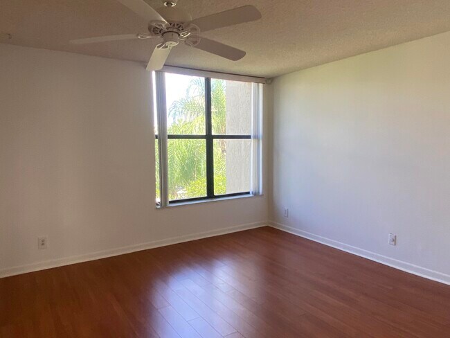 Building Photo - 11 Royal Palm Way