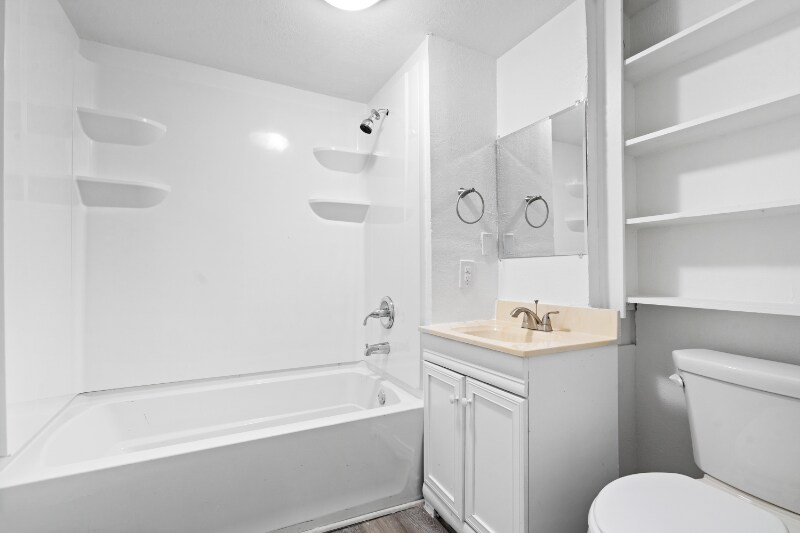 Building Photo - 102 S West St