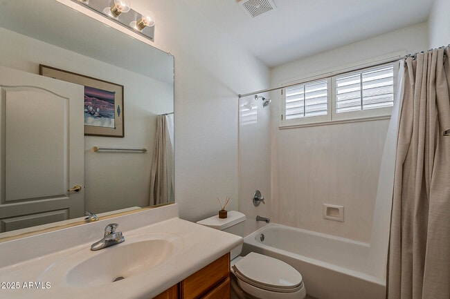 Building Photo - 18048 W Fairway Dr