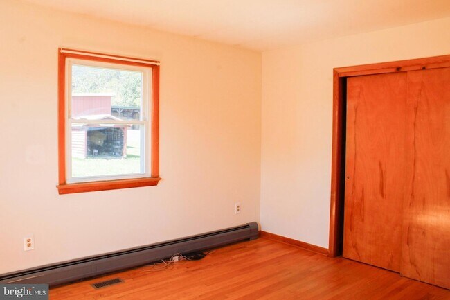 Building Photo - 481 Riffey Ln