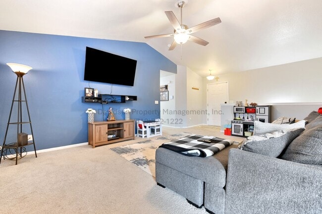 Building Photo - Stunning 3 Bedroom House in Fountain