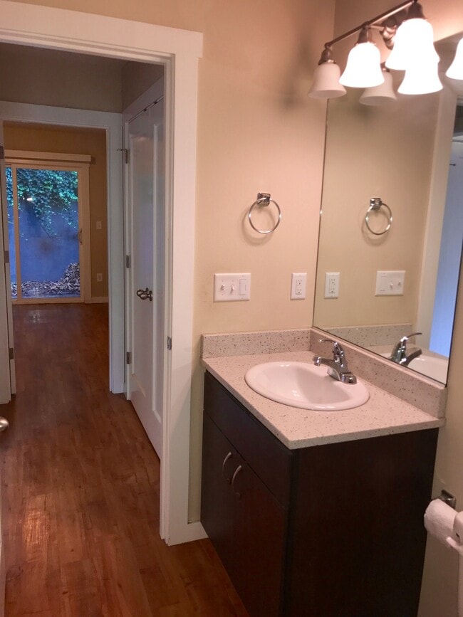 Building Photo - 5226 NE Couch St