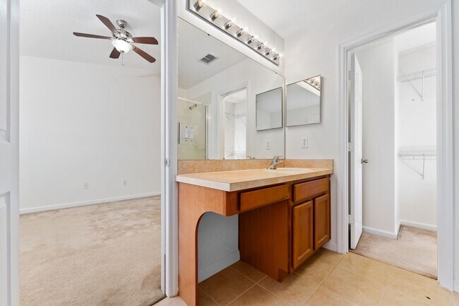 Building Photo - Nice 3/2.5 Townhouse in Enclave at Moss Pa...