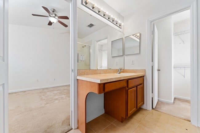 Building Photo - Nice 3/2.5 Townhouse with 2-Car Garage in ...