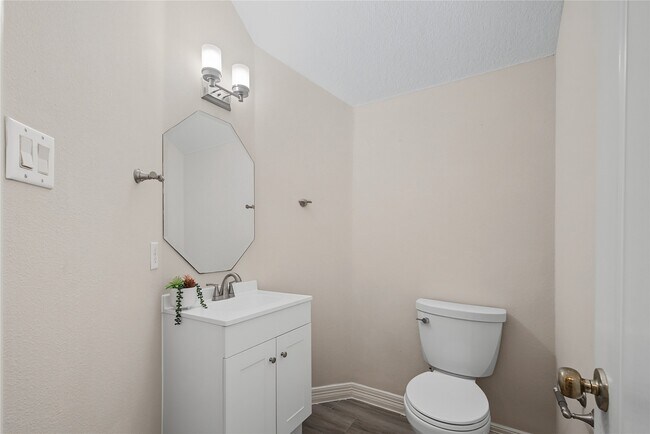 Building Photo - 5807 Bayberry Way