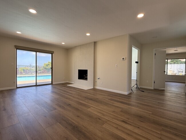 Building Photo - 1165 Catalina Blvd