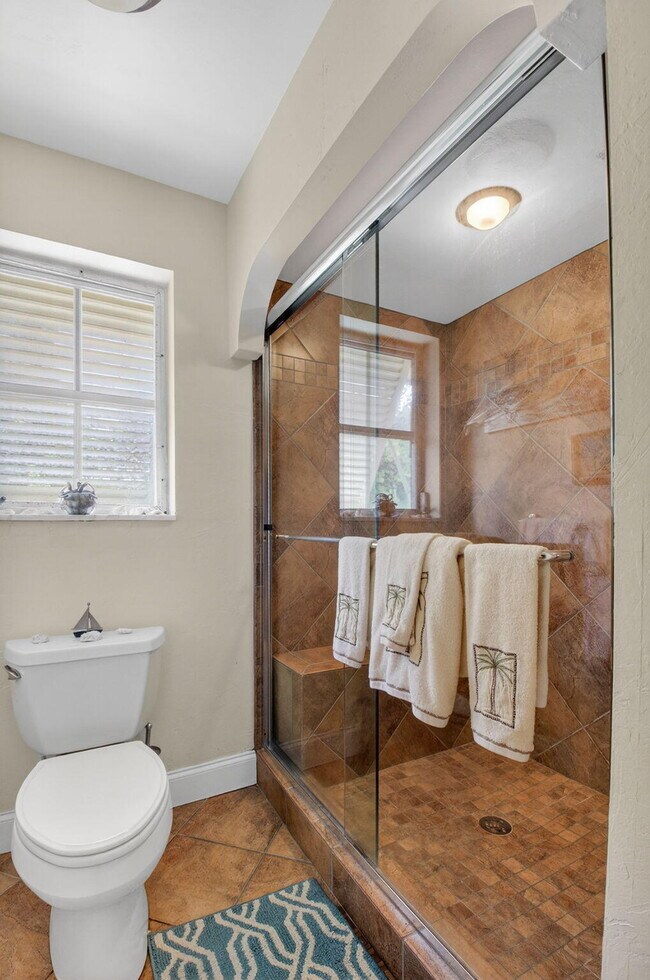 Building Photo - 30 Spanish River Dr