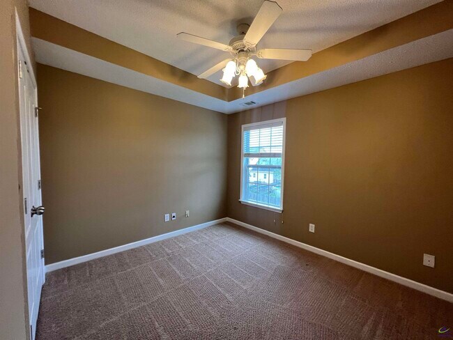 Building Photo - 206 Meyers Lake Dr