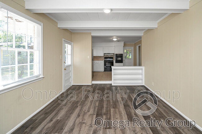 Building Photo - 3215 Walton Dr