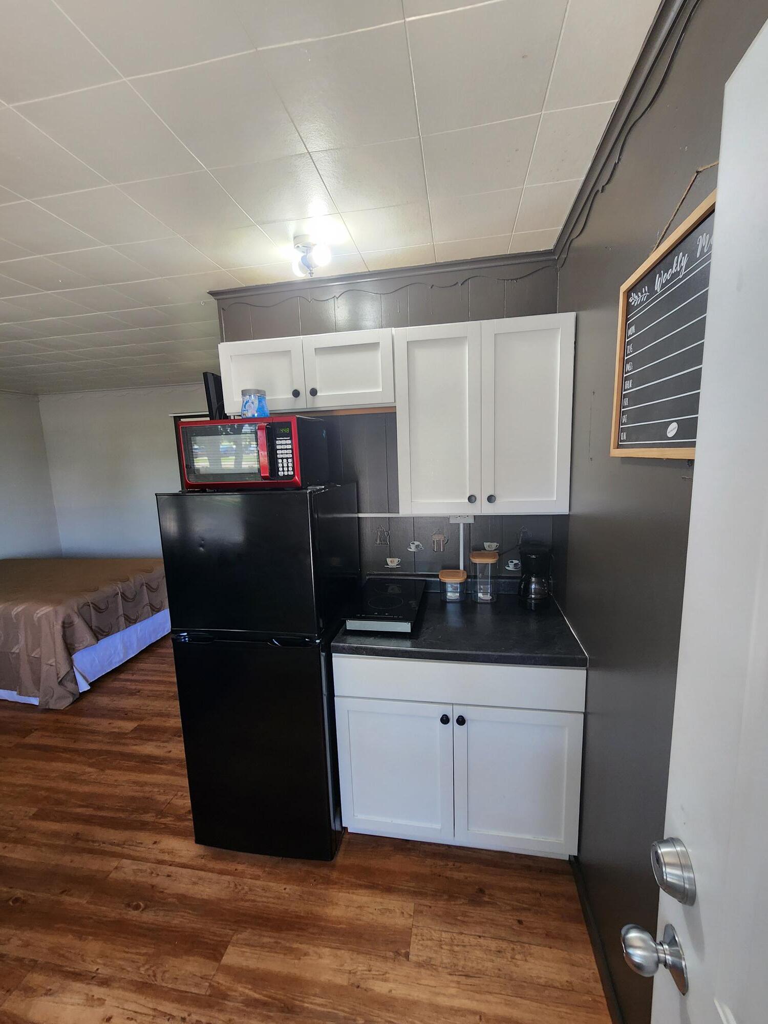 Building Photo - 605 30th Ave W