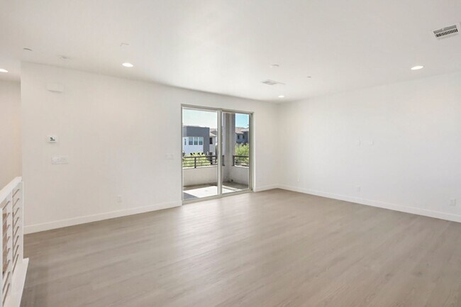 Building Photo - Summerlin Beauty With Bed and Bath On 1st Floor