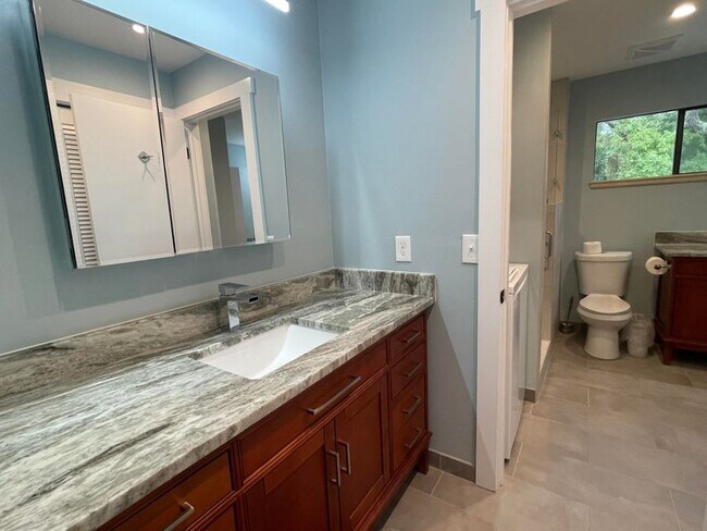 Building Photo - 300 Yacht Club Dr