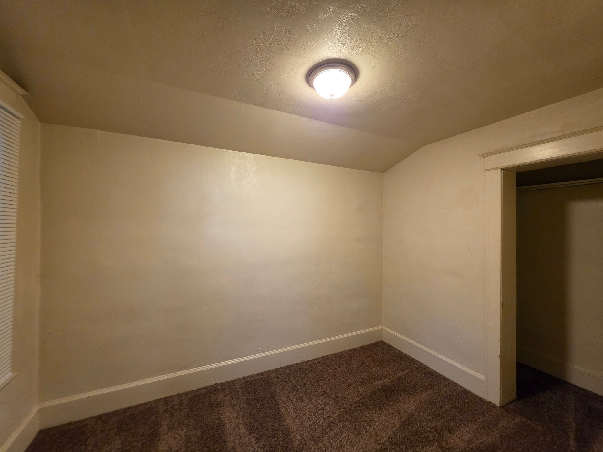 Building Photo - 561 E 100 S