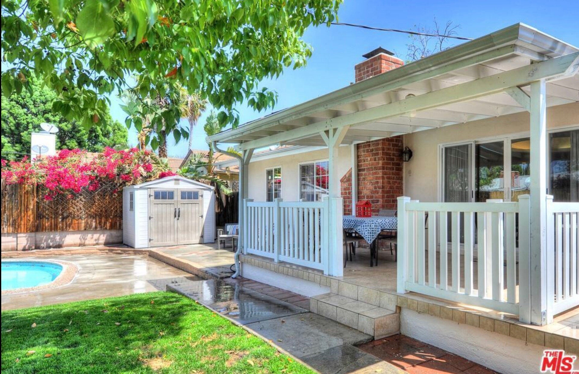Building Photo - 6527 Woodlake Ave