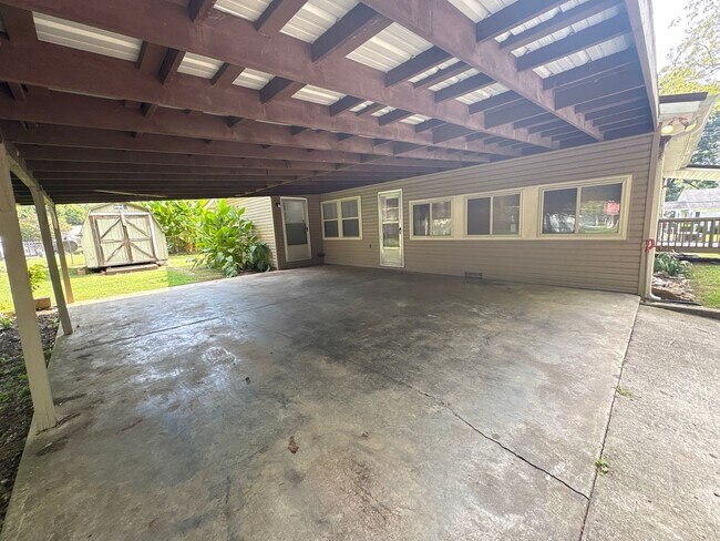 Building Photo - 408 3rd Ave NW