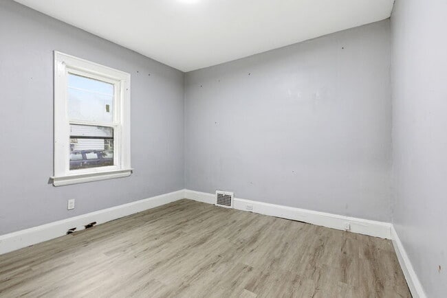 Building Photo - 11617 Forest Ave