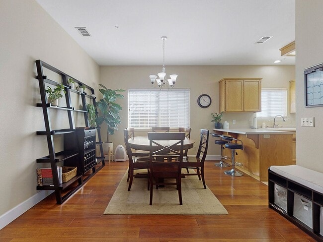 Building Photo - 888 El Capitan Way