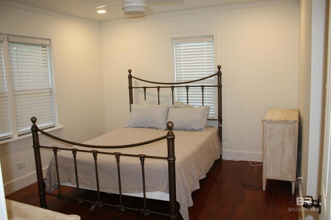 Building Photo - 852 Prospect Ave