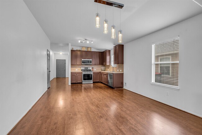 Building Photo - 9327 Delicado Dr