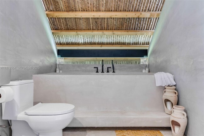 Building Photo - 1000 NW 9th Ct