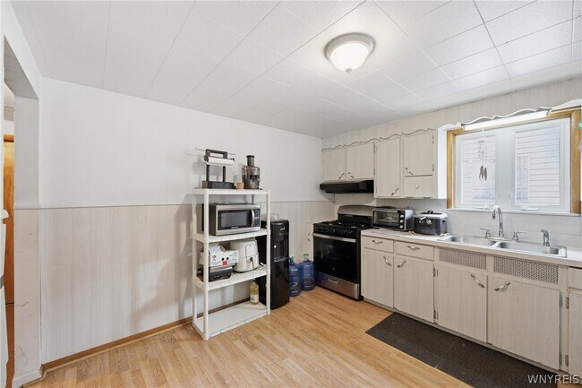 Building Photo - 56 Awood Pl