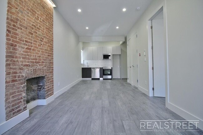Building Photo - 446 Gates Ave