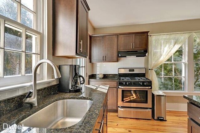 Building Photo - 75 Spring St