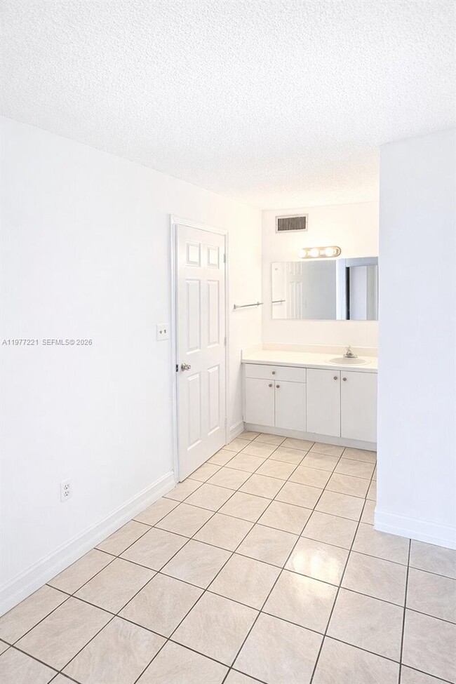 Building Photo - 19805 SW 114th Ave