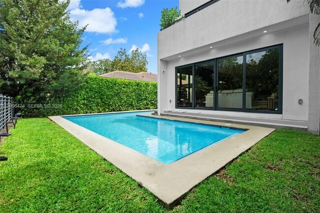 Building Photo - 5735 SW 35th St